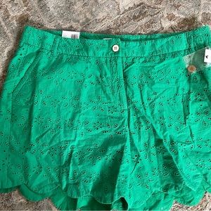 Crown & ivy NWT green eyelet Shelby scalloped shorts Kelly green 20W